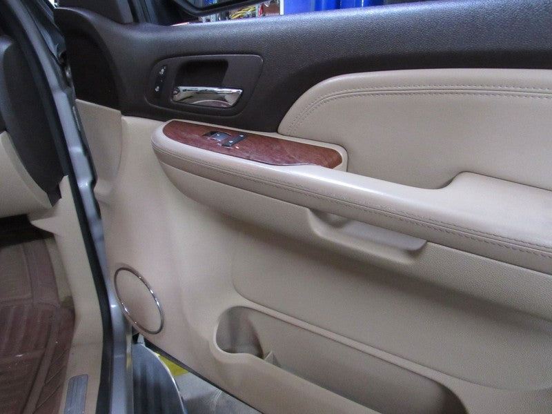 07-08 Silverado Tahoe Yukon Right RH Passenger Front Door Trim Panel C