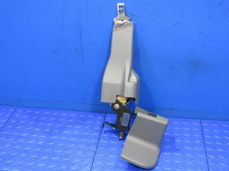 00-05 Ford Excursion Second 2nd Row Center Gray Bench Seat Belt Retrac