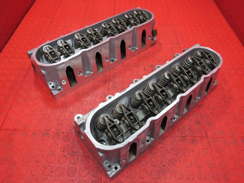 05-07 Silverado Sierra 1500 L33 243 Cathedral Port Cylinder Heads Pair
