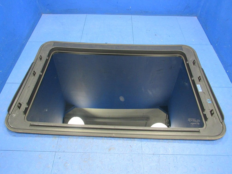 08-17 Caravan Town & Country Sunroof Moonroof Sun Moon Roof Glass Pane