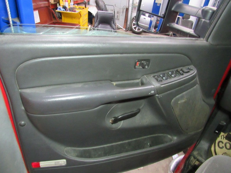 06-07 Silverado Sierra Left LH Driver Side Front Door Trim Panel W/O S