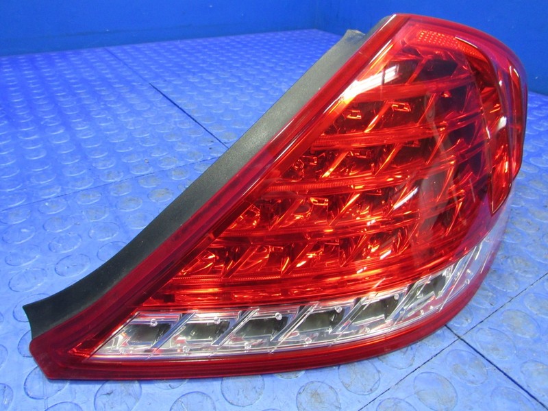 08-10 BMW 650i E63 RH Passenger LED Outer Quarter Taillight Tail Light