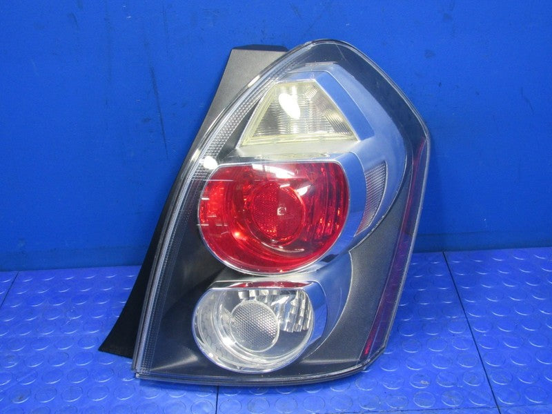 09-10 Pontiac Vibe Passenger RH Right Outer Taillight Tail Light Lamp 