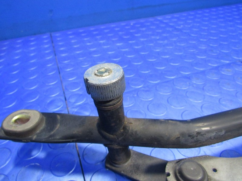 03-07 Hummer H2 SUV Front Wiper Transmission Motor Bracket Assembly 30