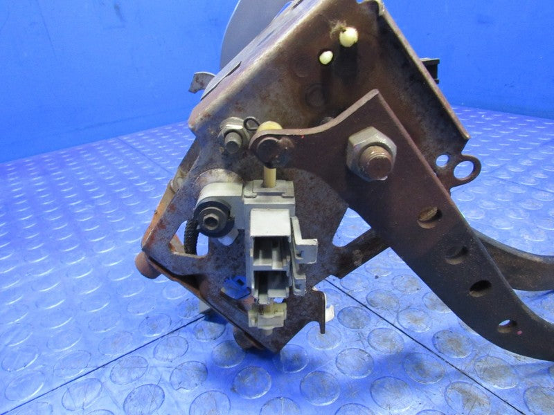 99-04 Ford Mustang MT Manual Brake Clutch Pedal Manual Assembly YR33-2