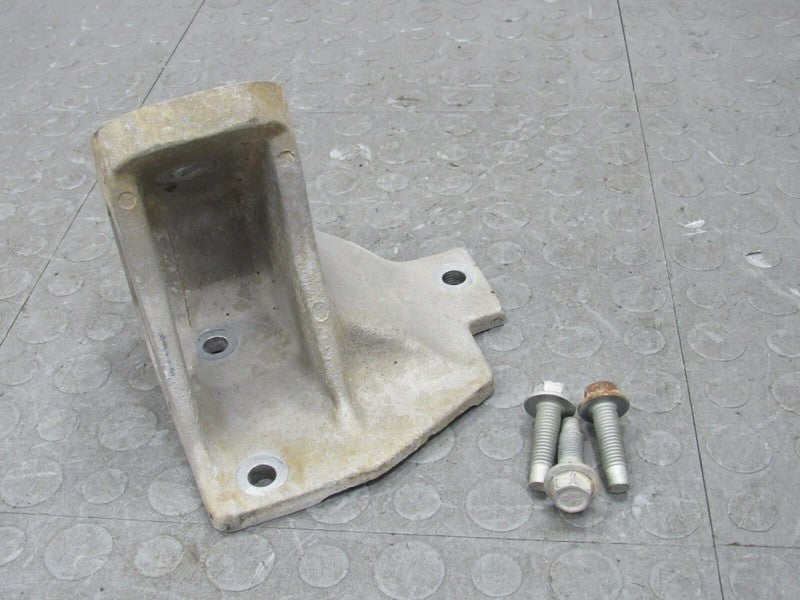 97-04 Chevrolet Corvette 5.7L Right RH Engine Motor Mount Bracket 1026