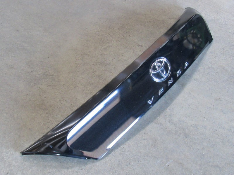 09-12 Toyota Venza Rear Liftgate Finish Panel Molding Trim Emblem Blac