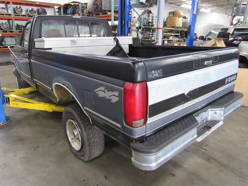 92-96 Ford F150 250 Bronco Left LH Driver Side Taillight Tail Light La