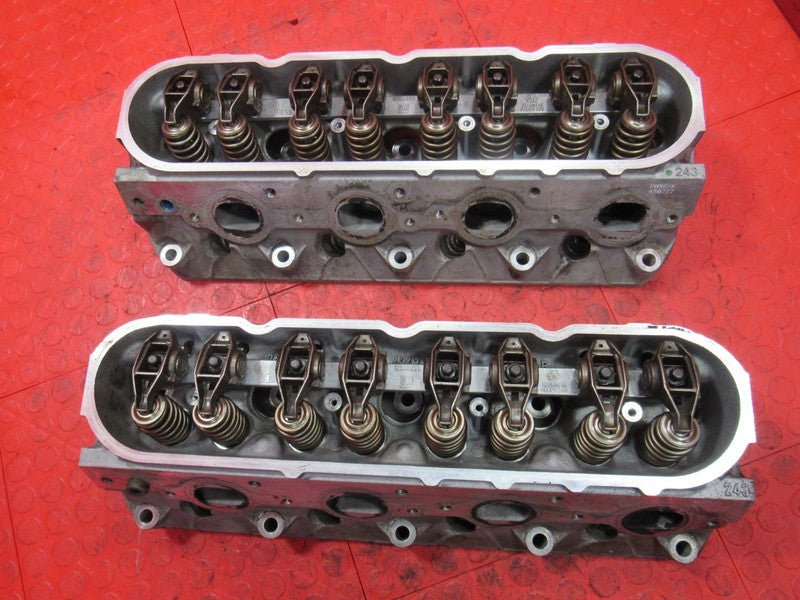 05-07 Silverado Sierra 1500 L33 243 Cathedral Port Cylinder Heads Pair