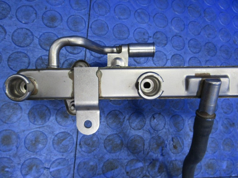 05-10 Ford Mustang GT 4.6L 3V V8 Fuel Rail Assembly Pressure Sensor 33