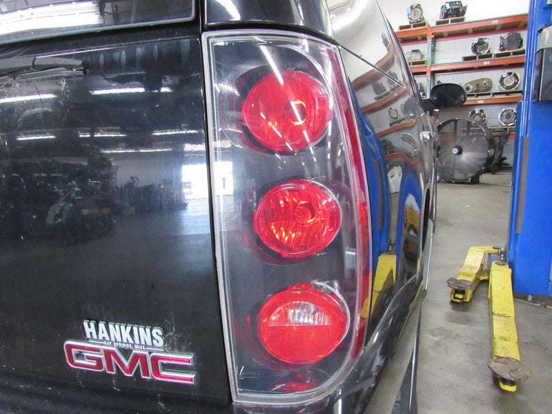12-14 Yukon Denali Right RH Passenger Side Taillight Tail Light Lamp