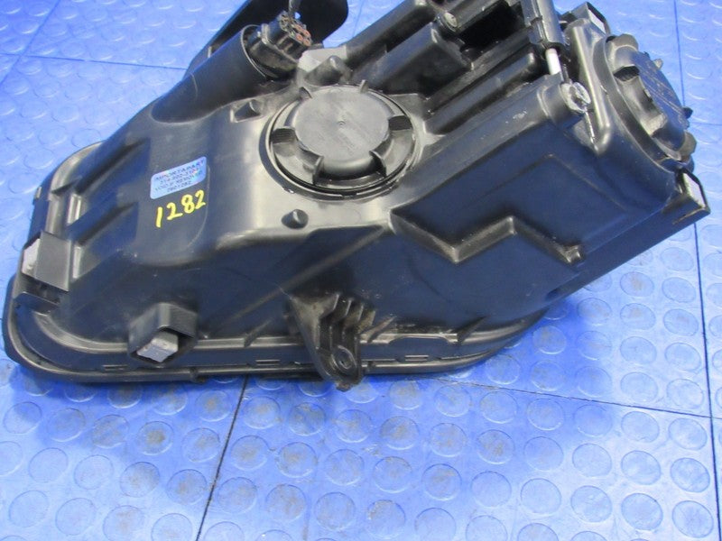 18-21 Hyundai Kona Right Passenger RH Halogen Headlight Assembly 92102