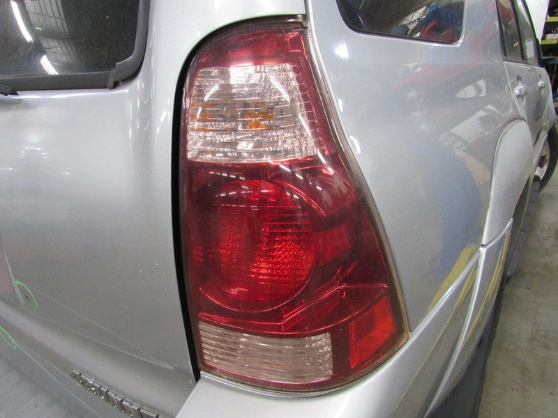 03-05 Toyota 4Runner Right RH Passenger Side Taillight Tail Light Lamp