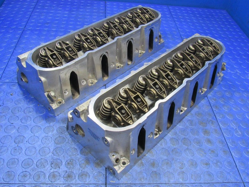 05-07 Silverado Sierra 1500 L33 243 Cathedral Port Cylinder Heads Pair