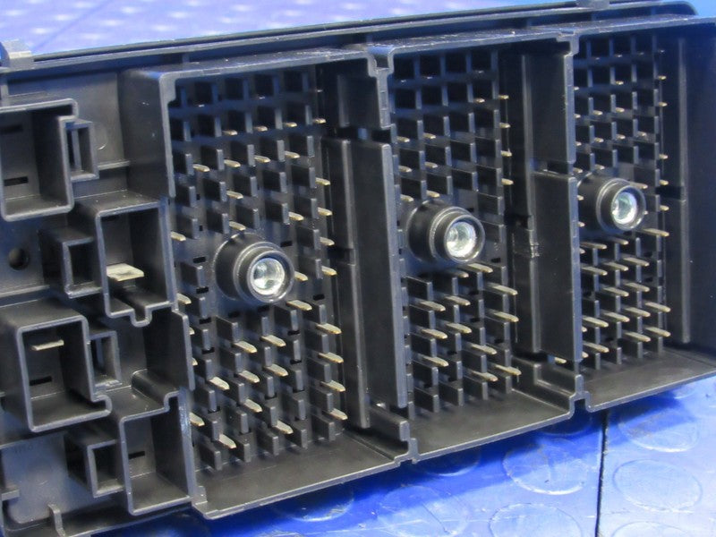 01-03 Cadillac Deville Cabin Under Seat 15410962 Interior Fuse Relay B