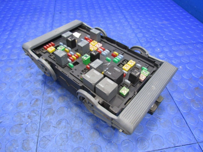 07-09 Tahoe Suburban Escalade Yukon Engine Bay Fuse Relay Box 15092625