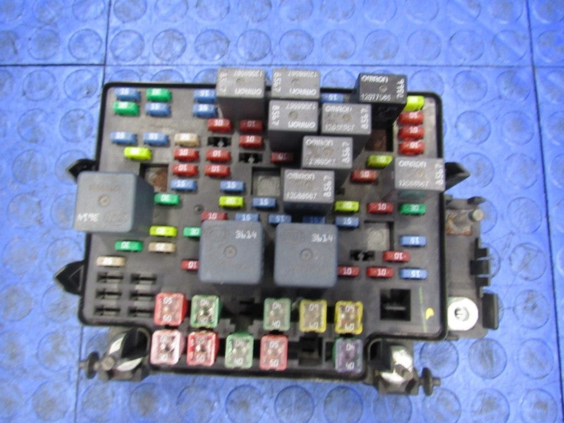 03-07 Hummer H2 Silverado Sierra Tahoe Engine Fuse Panel Relay Box 151