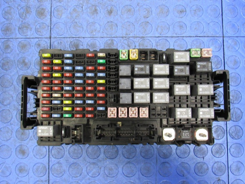 08 Hummer H3 3.7L Under-Hood Engine Fuse Relay Junction Box Block 1590