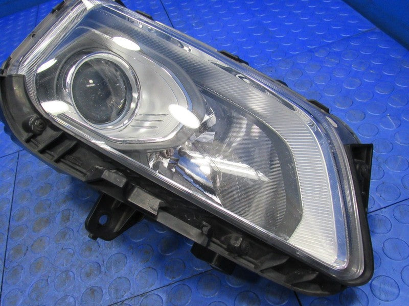 18-21 Hyundai Kona Right Passenger RH Halogen Headlight Assembly 92102