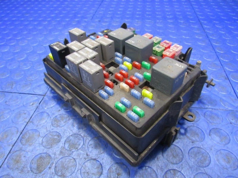 03-07 Hummer H2 Silverado Sierra Tahoe Engine Fuse Panel Relay Box 151