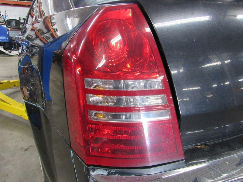 05-07 Chrysler 300 Left LH Driver Side Taillight Tail Light Lamp
