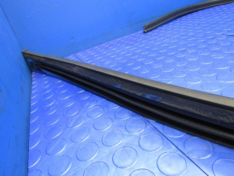 99-02 BMW Z3 Coupe Left LH Driver Door On-Body Seal Weatherstrip 2831