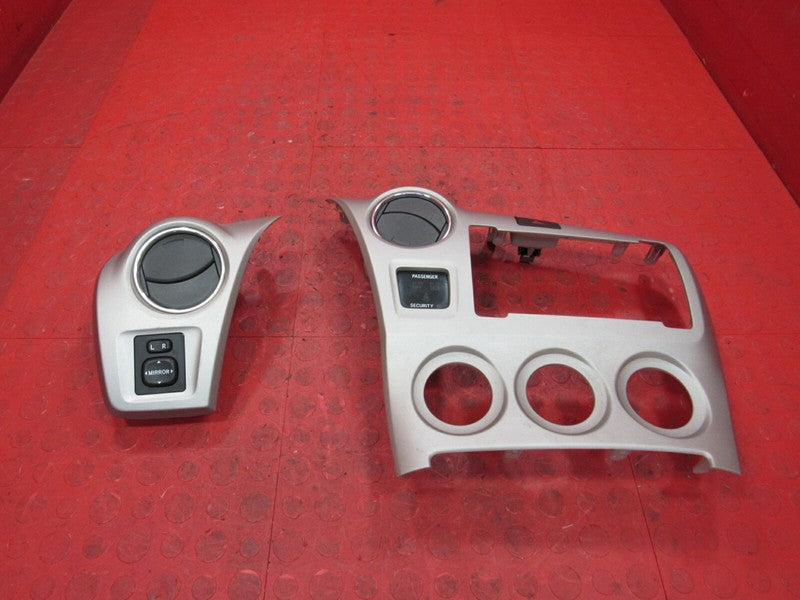09-12 Matrix / 09-10 Vibe Dash Radio Climate Heater Control Bezel Vent