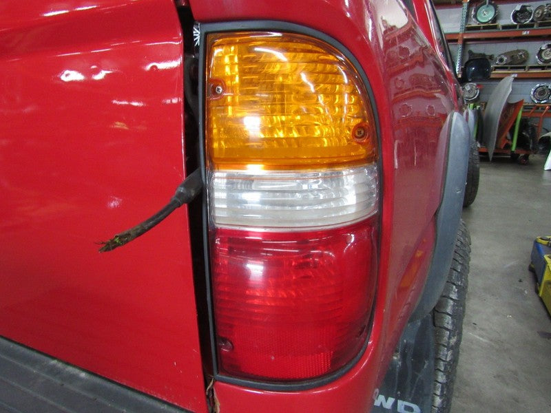 01-04 Toyota Tacoma Right RH Passenger Side Taillight Tail Light Lamp
