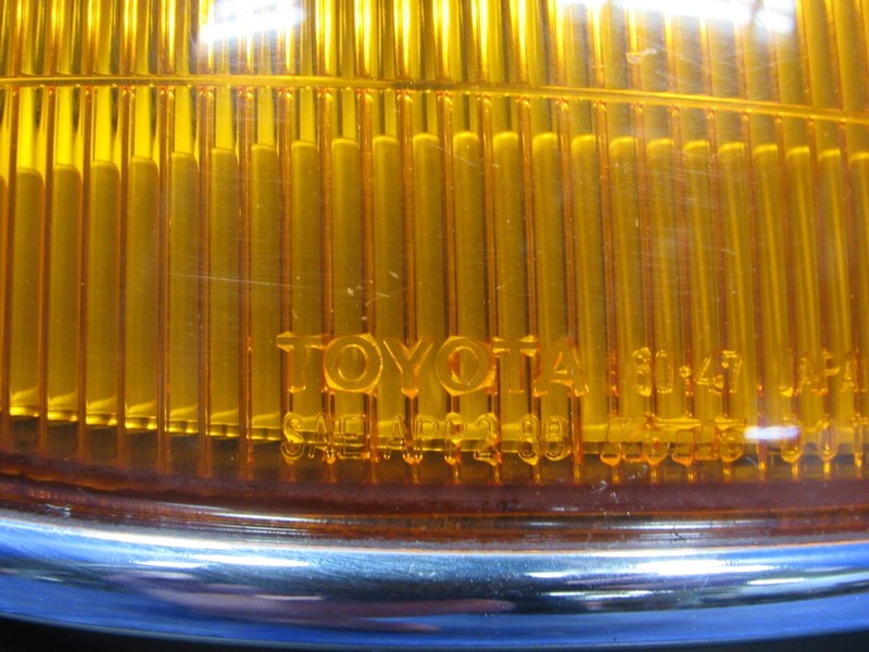 91-97 Toyota Landcruiser Right Passenger Side Corner Park Marker Light