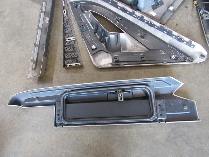 02-13 Escalade EXT Avalanche Smooth Bed Cladding Trim Panel Conversion