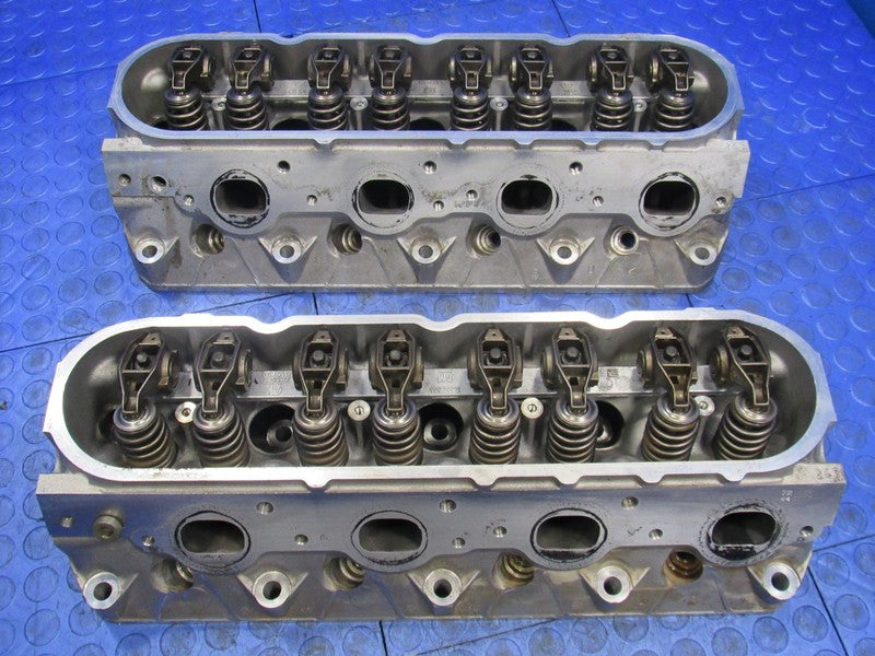 05-07 Silverado Sierra 1500 L33 243 Cathedral Port Cylinder Heads Pair