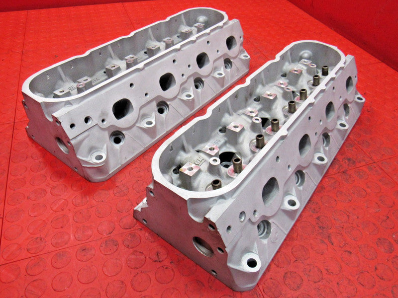 05-07 Silverado Sierra 1500 L33 243 Cathedral Port Cylinder Heads Bare