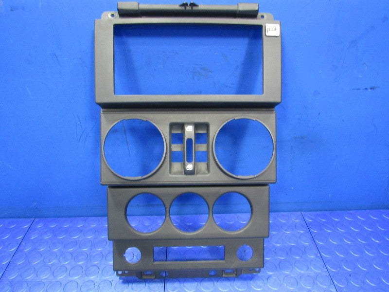 07-10 Jeep Wrangler JK Center Panel Dash Radio Bezel Trim Dark Gray 32