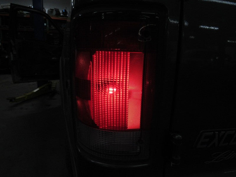 00-05 Ford Excursion Left LH Driver Side Taillight Tail Light Lamp