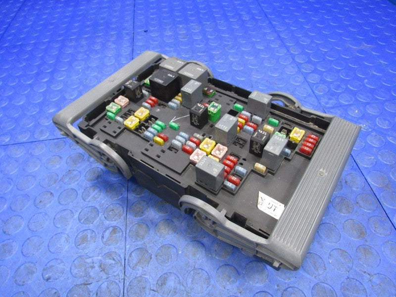 07-09 Tahoe Suburban Escalade Yukon Engine Bay Fuse Relay Box 15092625