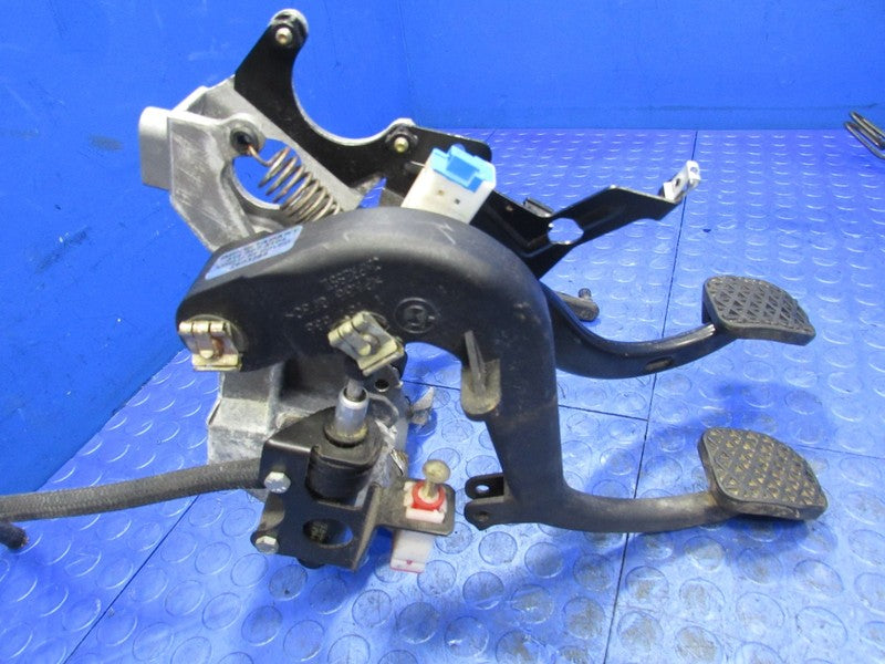 95-03 BMW E39 528i 540i 5-Speed MT Manual Brake Clutch Pedal Assembly 