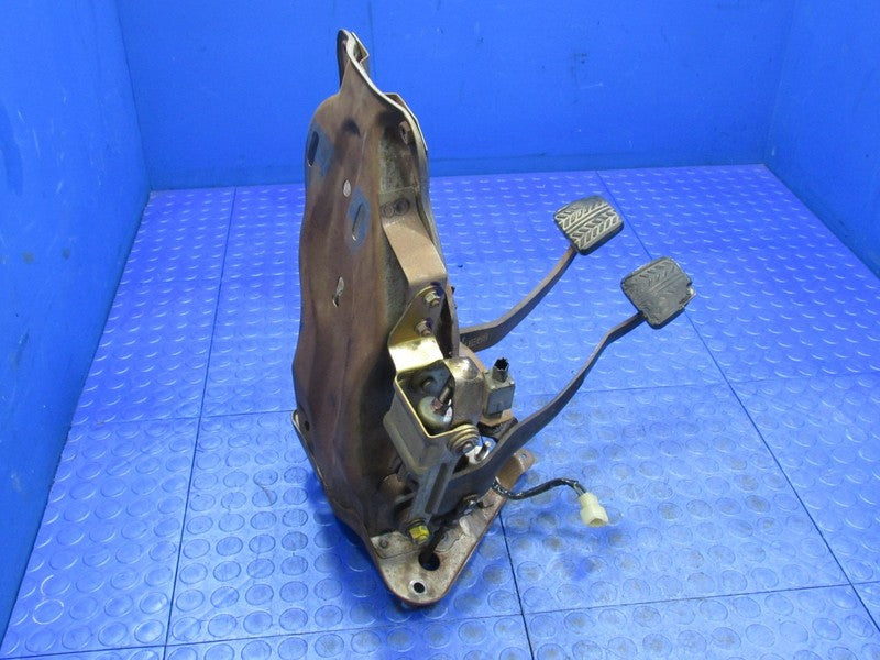 86-93 Mazda B-Series B2000 B2200 B2600i B2600 Clutch Brake Pedal Set O