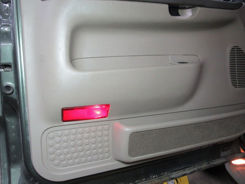 03 Excursion Left LH Driver Side Front Door Trim Panel W/O Switch Eddi