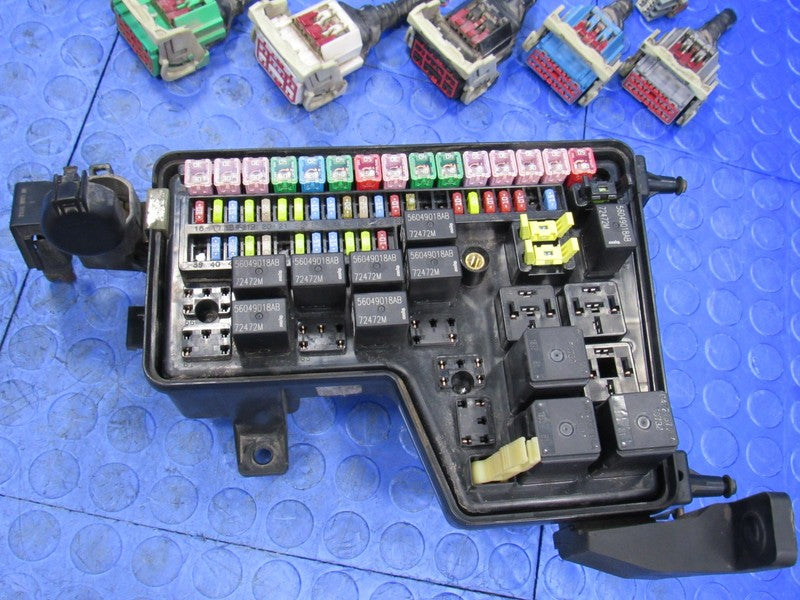 03-05 Dodge Ram Truck IPM Integrated Power Module Fuse Block Box 56051