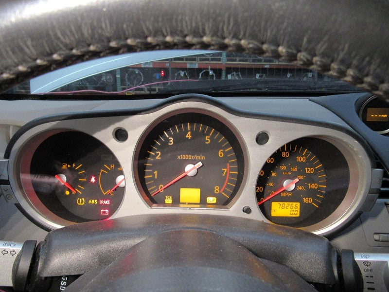 05 Nissan 350Z Convertible AT Instrument Cluster Speedometer Odometer 