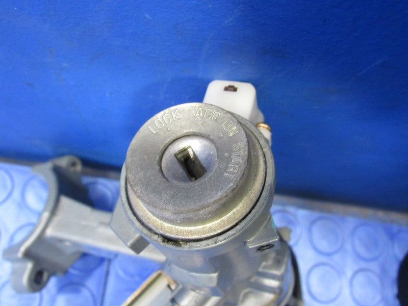 95-04 Toyota Tacoma 96-02 4Runner A/T Ignition Switch Lock Cylinder Ke
