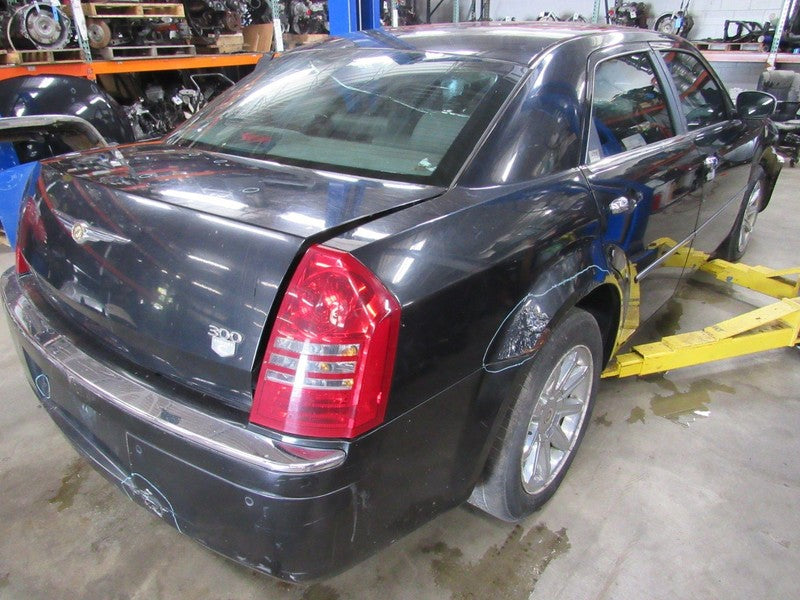 05-07 Chrysler 300 Right RH Passenger Side Taillight Tail Light Lamp