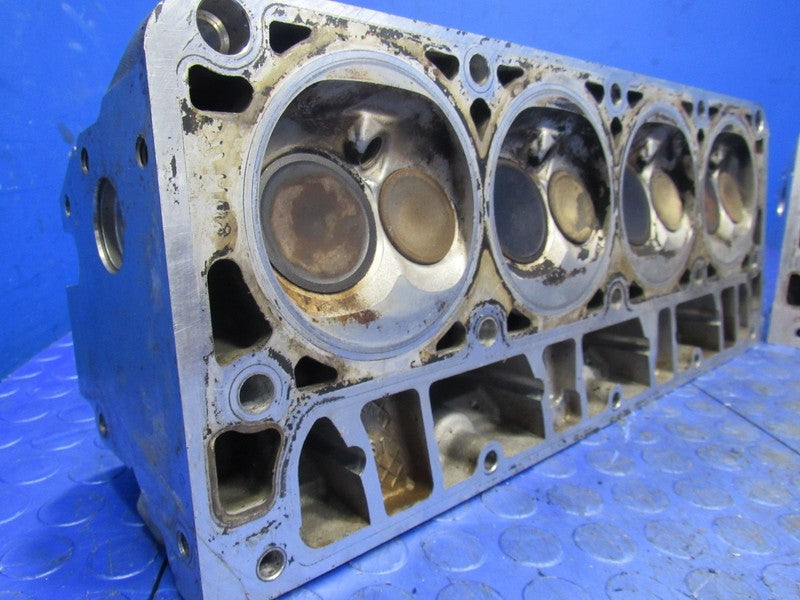 05-07 Silverado Sierra 1500 L33 243 Cathedral Port Cylinder Heads Pair