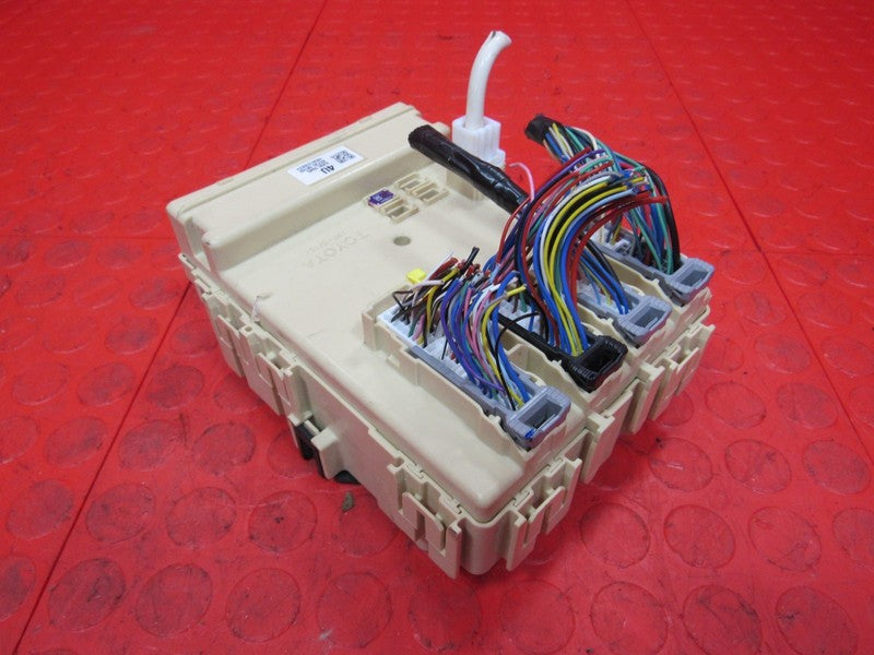 16 Toyota Rav4 BCM Multiplex Body Control Module Computer 89221-0R130 