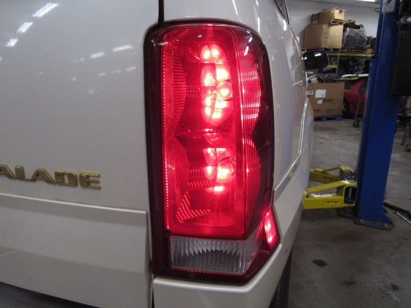 02-06 Escalade Right RH Passenger Side Taillight Tail Light Lamp