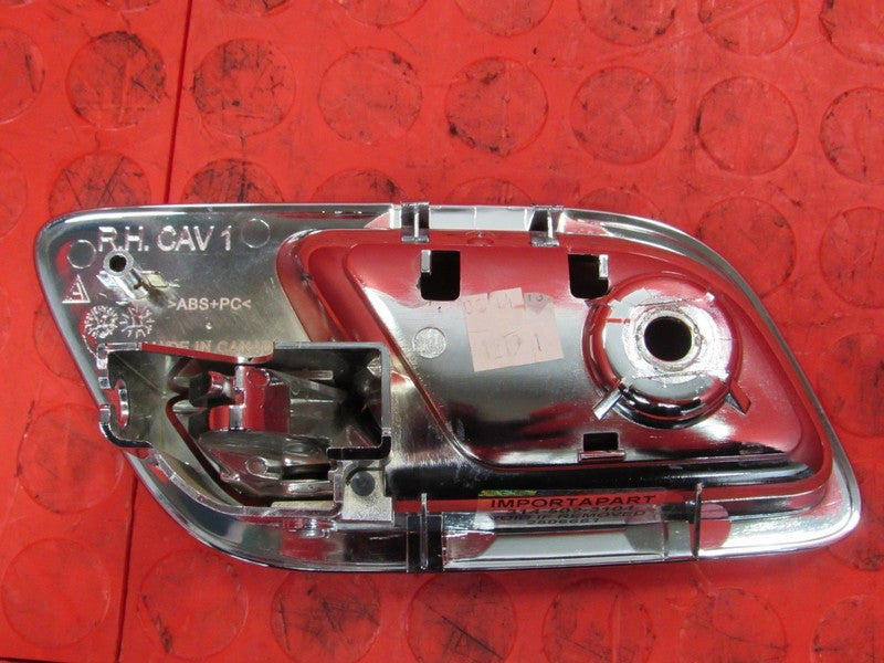 10-14 Escalade Platinum Right Front Passenger Side Inner Door Handle C