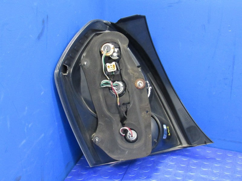 09-10 Pontiac Vibe Passenger RH Right Outer Taillight Tail Light Lamp 