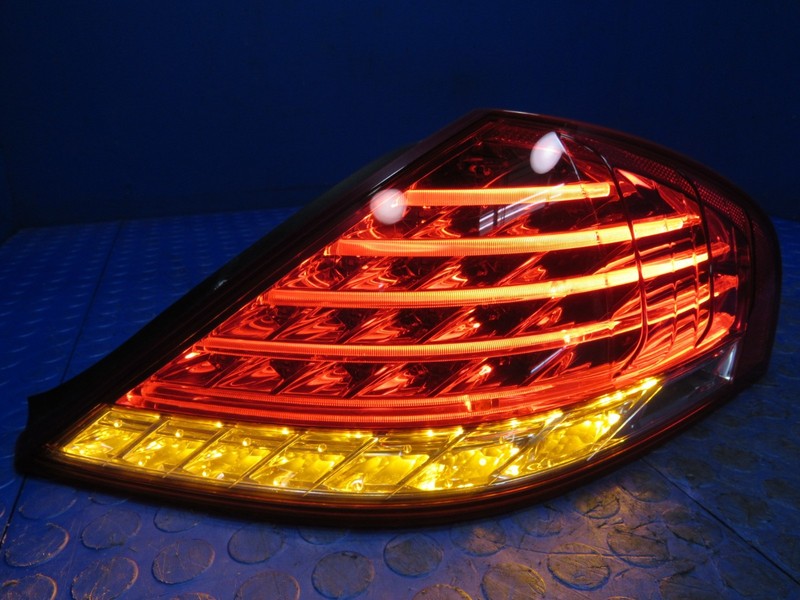 08-10 BMW 650i E63 RH Passenger LED Outer Quarter Taillight Tail Light