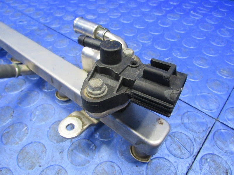 05-10 Ford Mustang GT 4.6L 3V V8 Fuel Rail Assembly Pressure Sensor 33