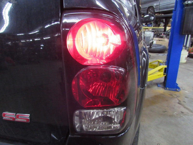 02-09 Trailblazer Right RH Passenger Side Taillight Tail Light Lamp